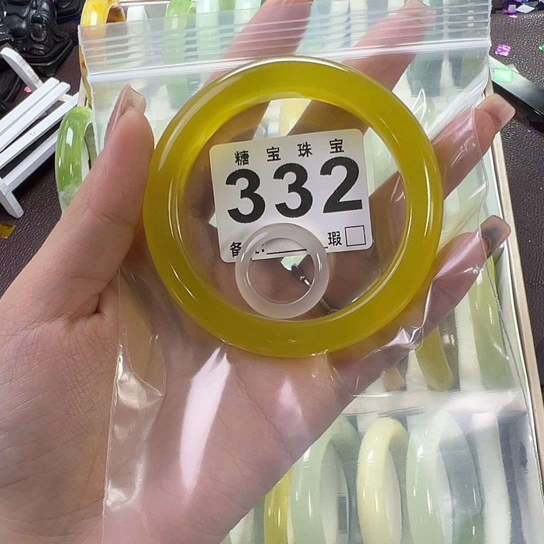 甜***米蛇纹石玉未镶嵌手镯