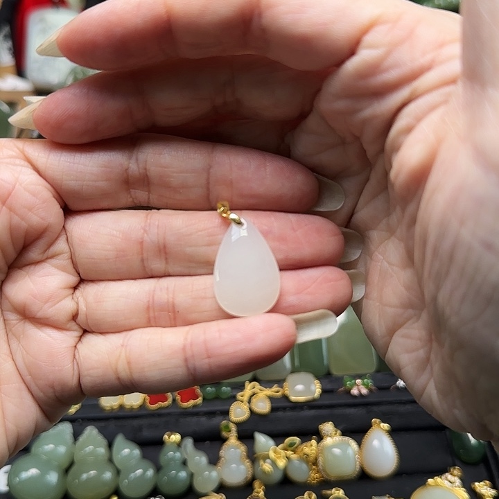 一***1和田玉银S925镶嵌颈饰