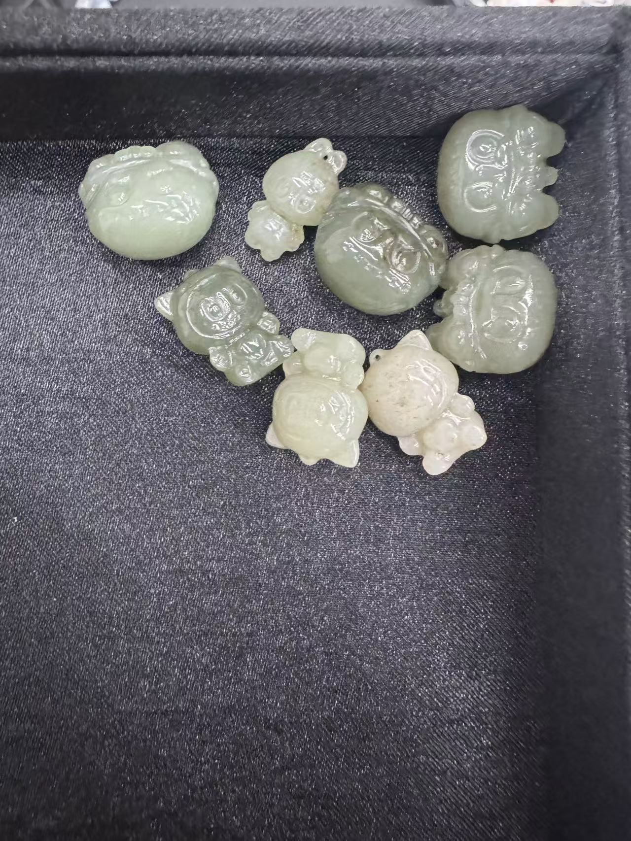 和田玉 小吊坠多样性发一