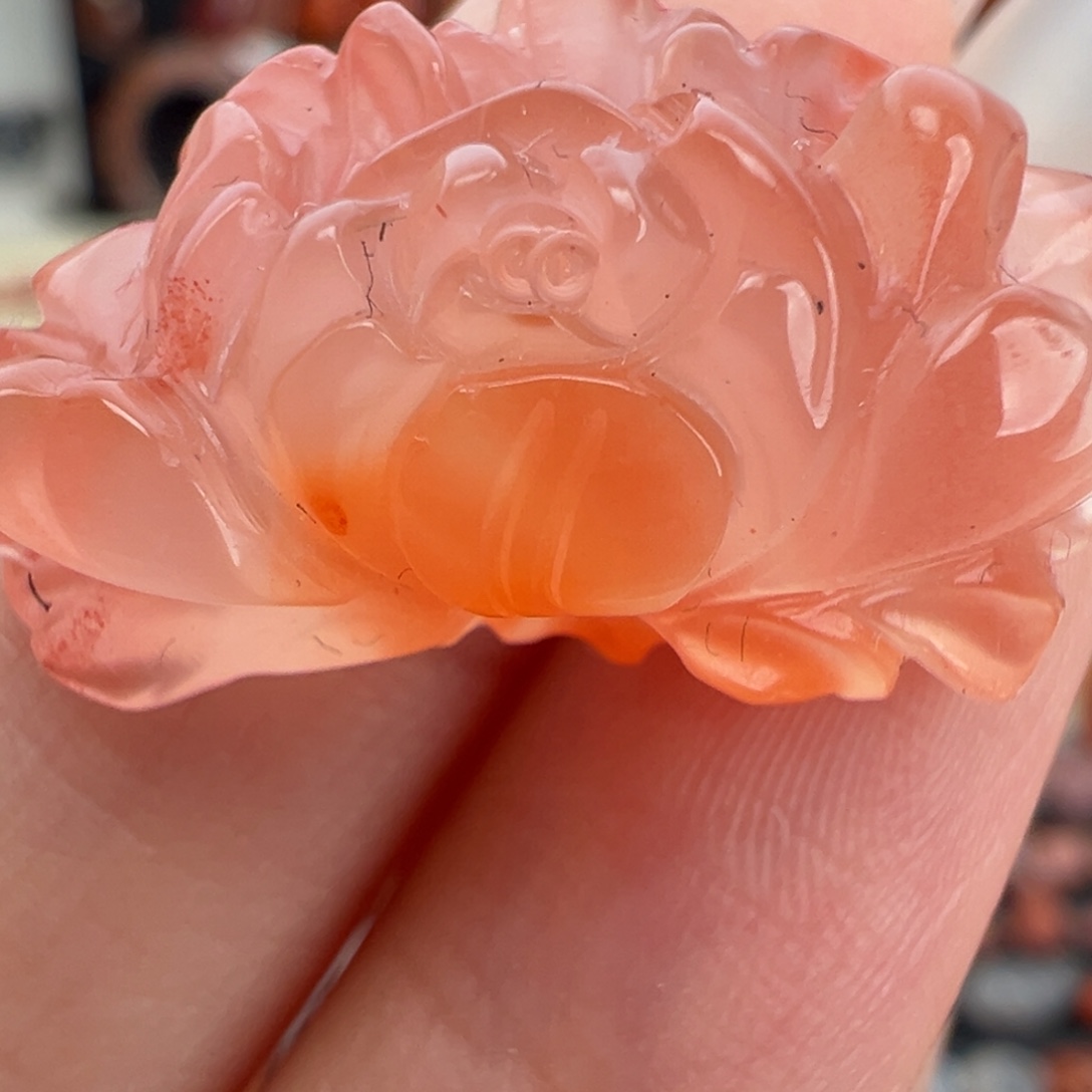 南红玛瑙未镶嵌颈饰荷花吊坠