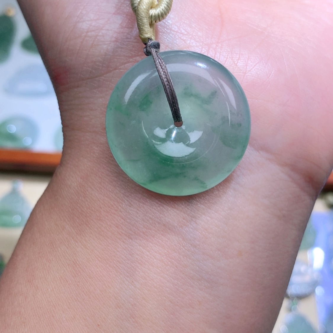 【闪购商品】翡翠颈饰未镶嵌平安扣