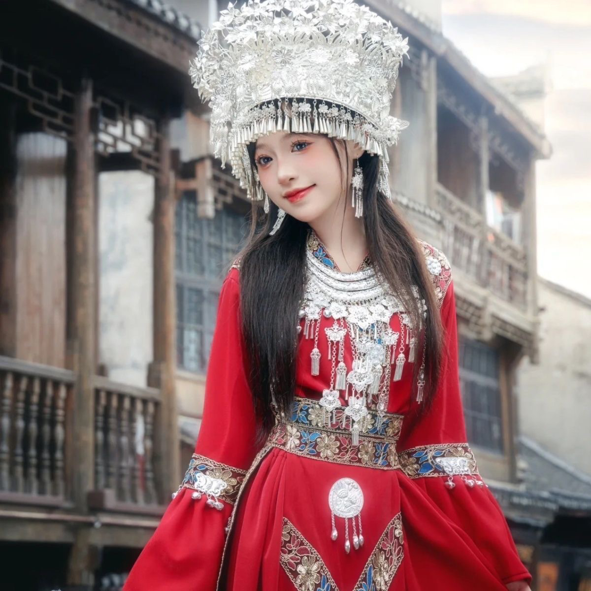 红色苗族土家族少数民族服装苗疆少女旅拍写真摄影服饰
