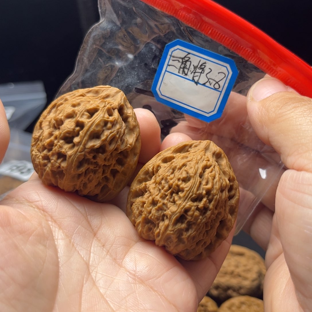 文玩核桃吊坠南疆3.8