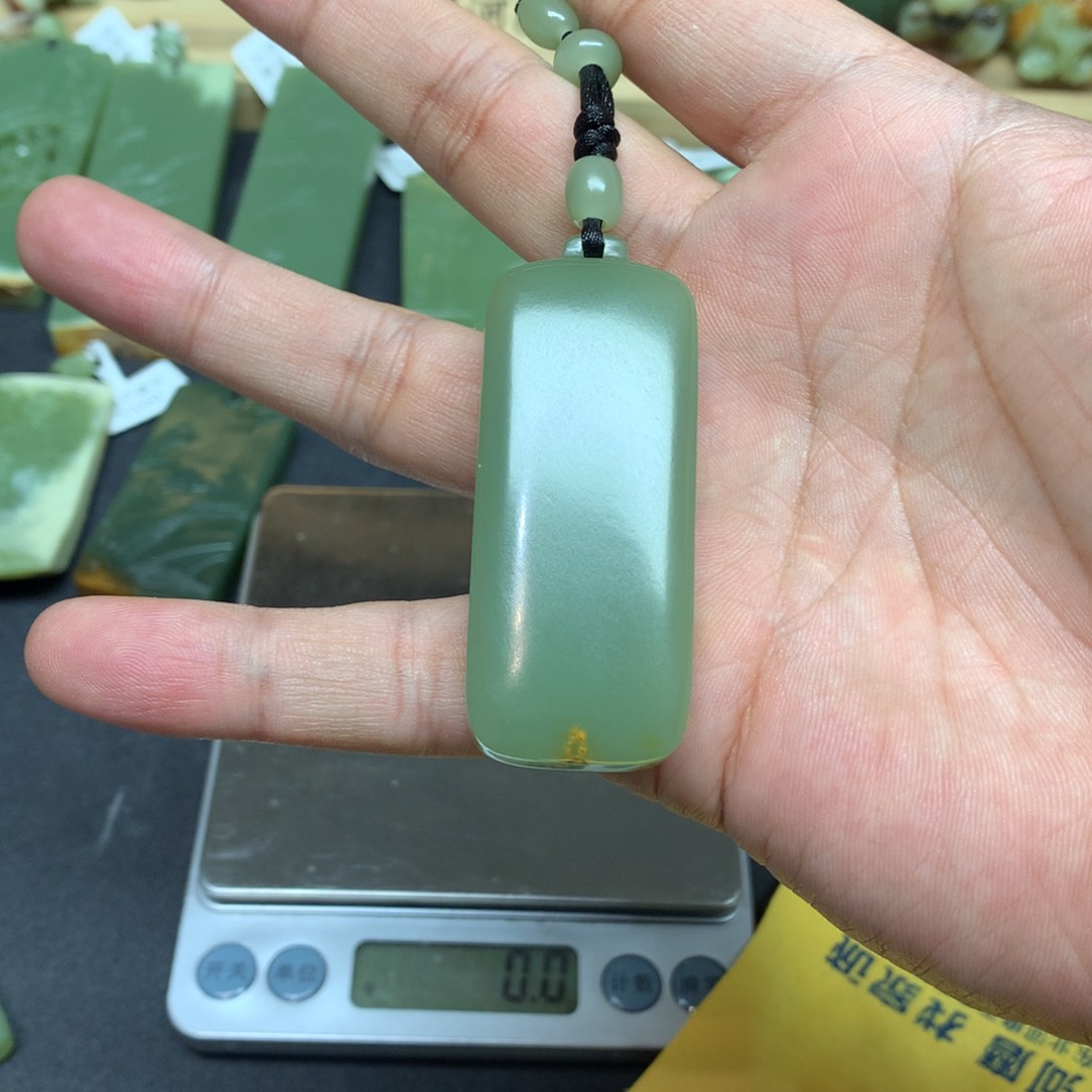 岫岩河磨玉（透闪石质玉）颈饰未镶嵌知*