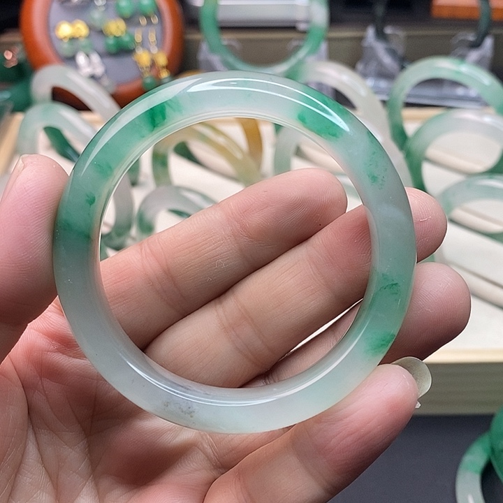 石英质玉未镶嵌手镯