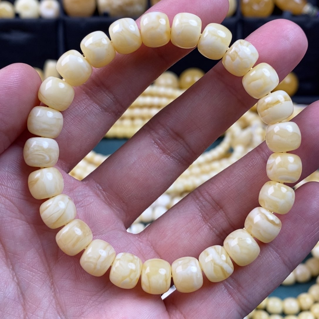 琥珀珠宝奇石未镶嵌?****。