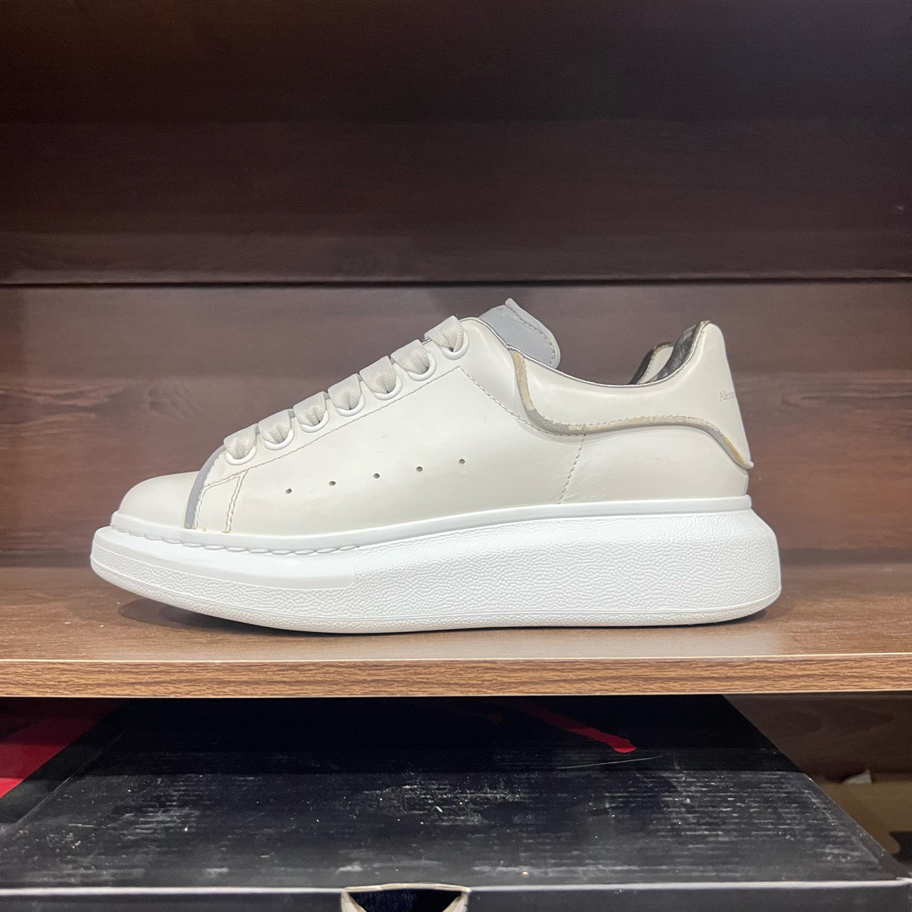 麦昆经典小白鞋 36.5码 无盒 成色一般