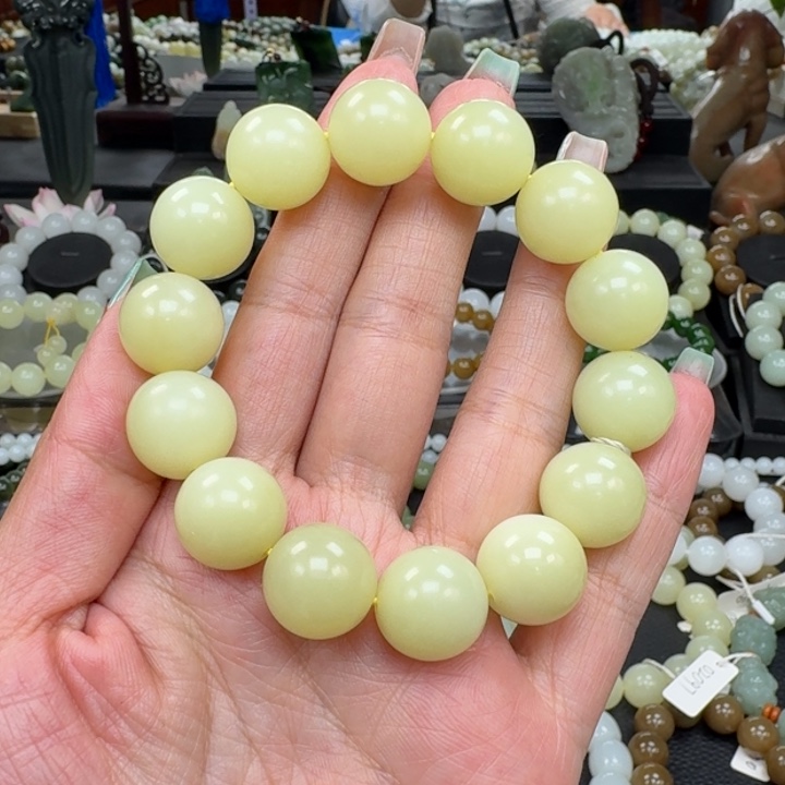 青***忆和田玉未镶嵌手链