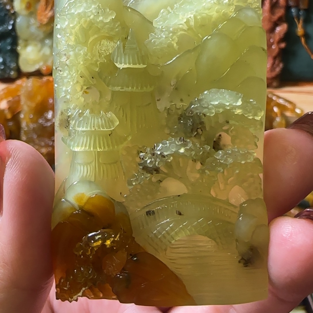 蛇纹石玉颈饰合金