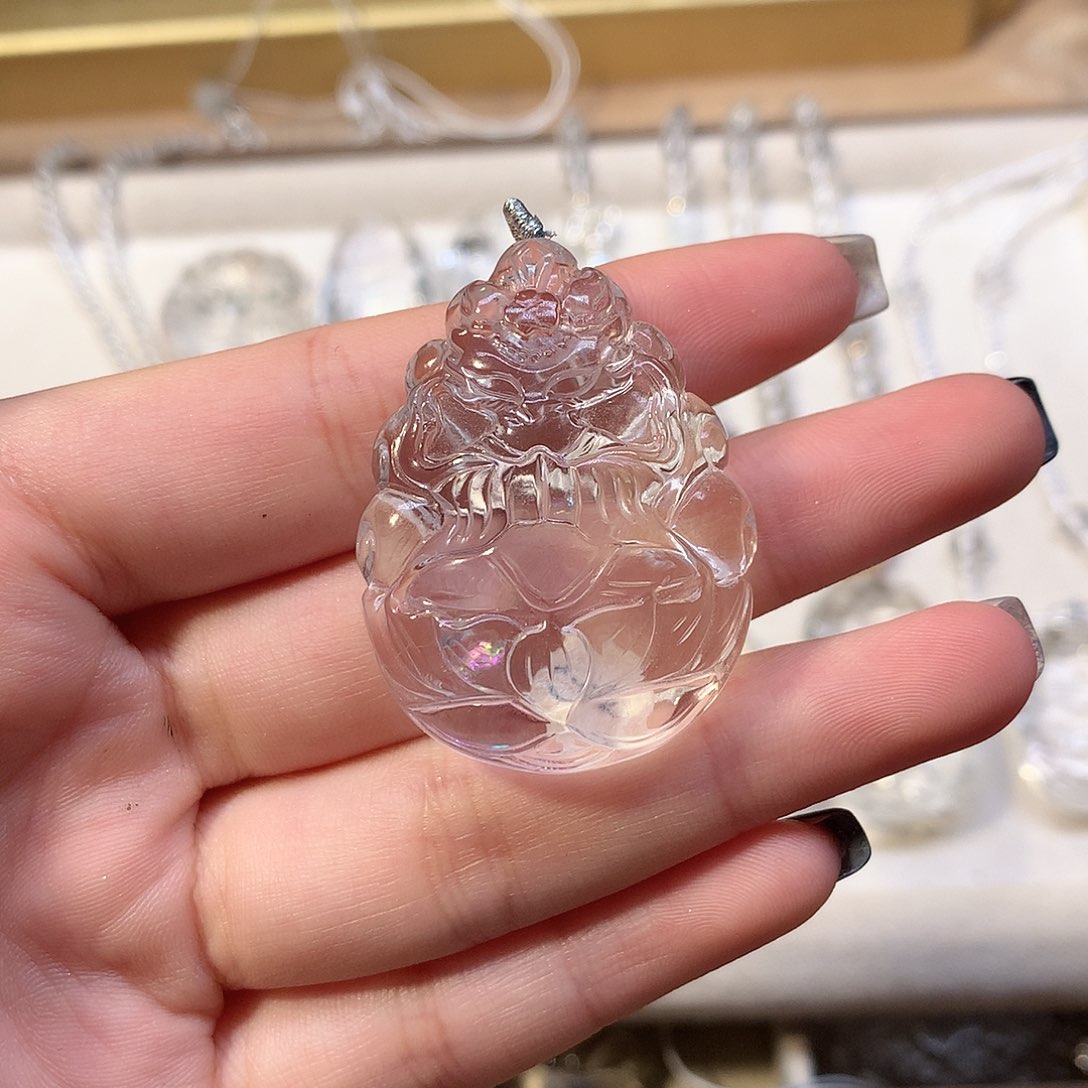 未镶嵌吊坠(赠链)水晶?**?