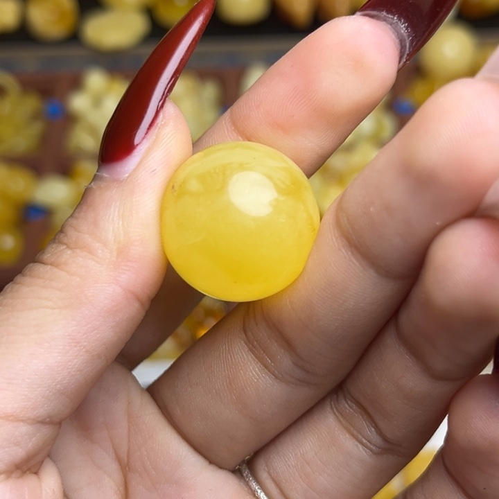 小***小蜜蜡未镶嵌珠宝奇石鸡油黄妖花圆珠微瑕