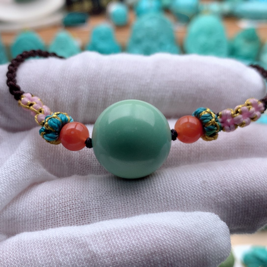 绿松石颈饰未镶嵌央****师