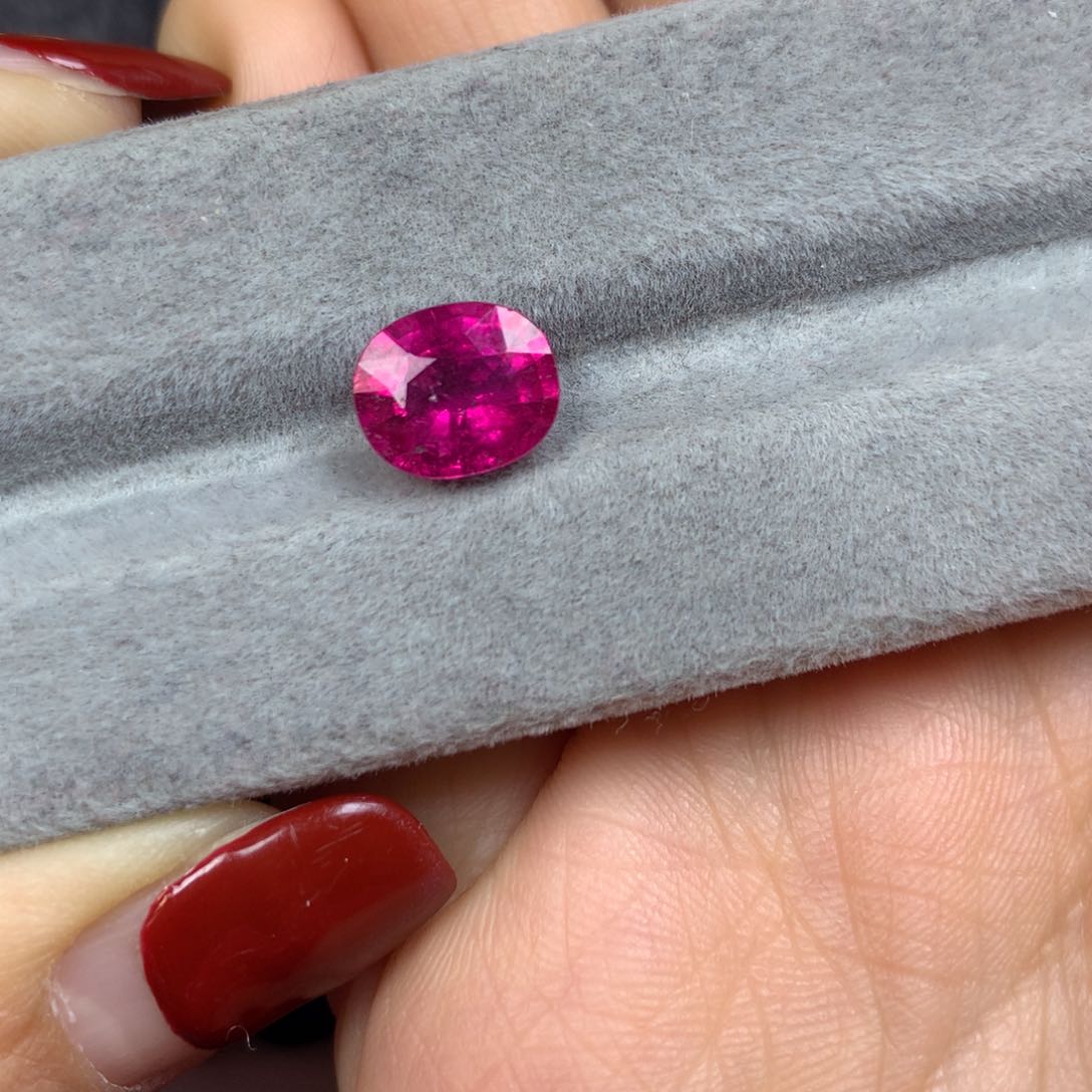 碧玺裸石未镶嵌2.355ct火龙果色卢比莱
