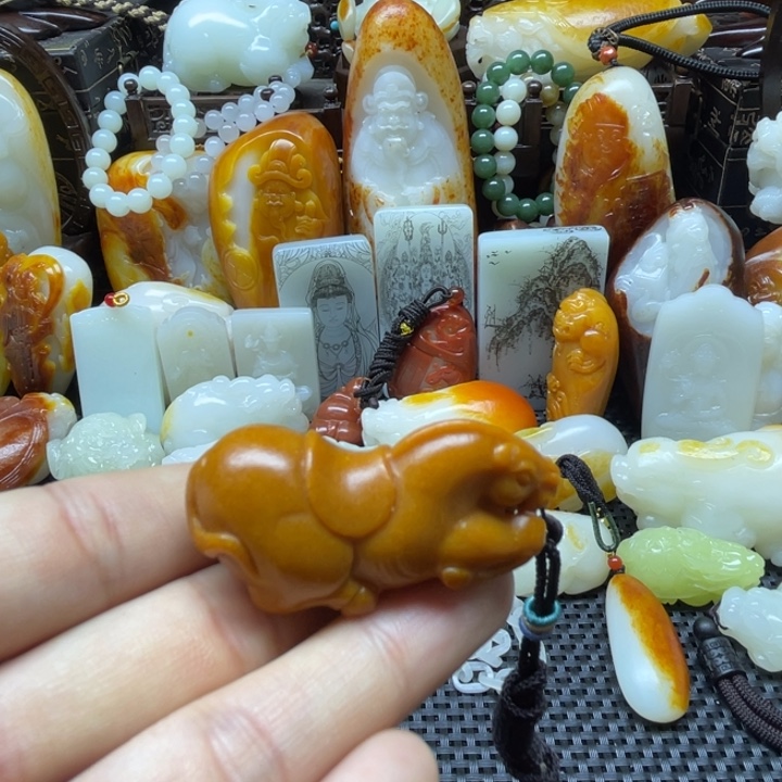 和田玉未镶嵌颈饰