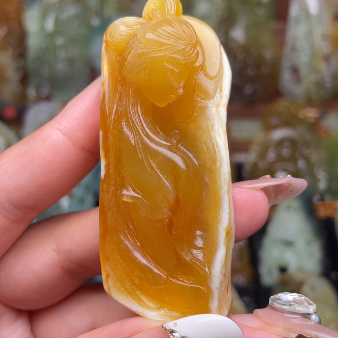 乐***未镶嵌蛇纹石玉颈饰