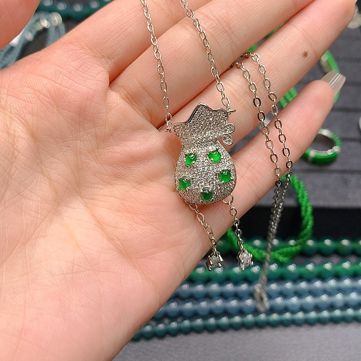 翡翠颈饰未镶嵌。。。。