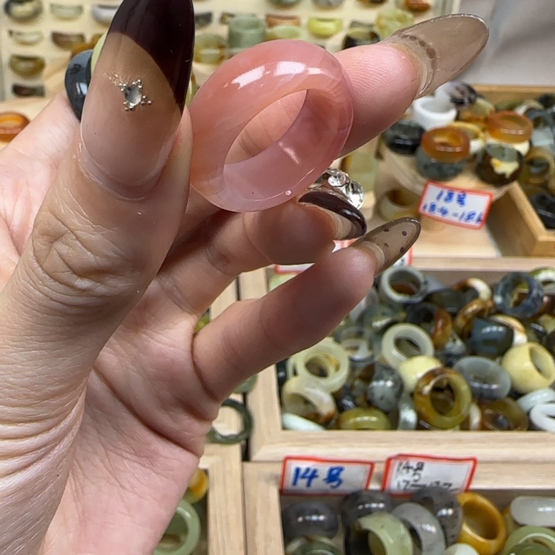 岫玉岫玉直切内径18.2未镶嵌在**.