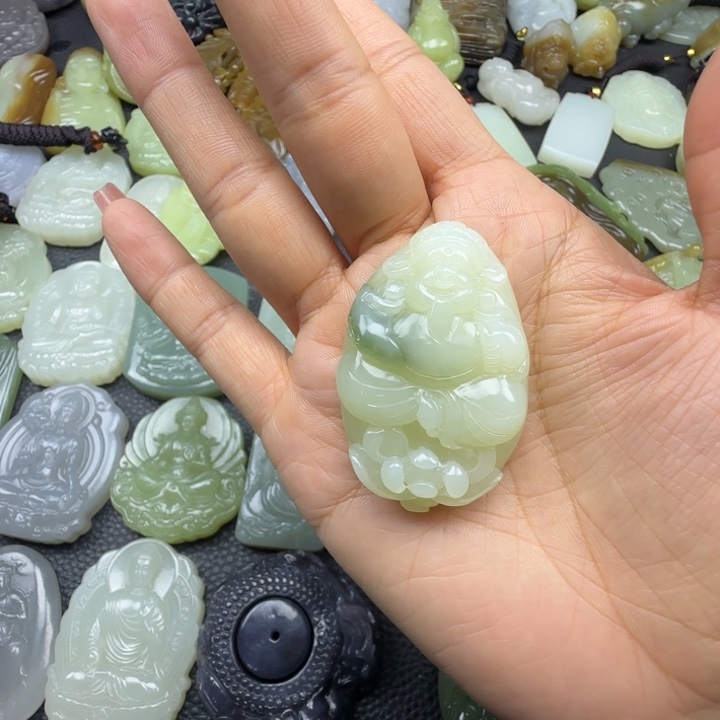 五***哥和田玉未镶嵌颈饰