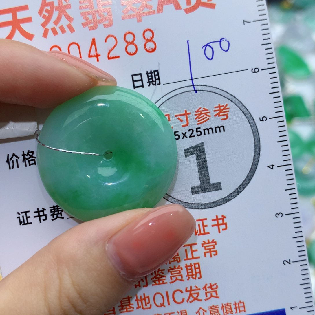 翡翠颈饰未镶嵌乳****睫扣子100