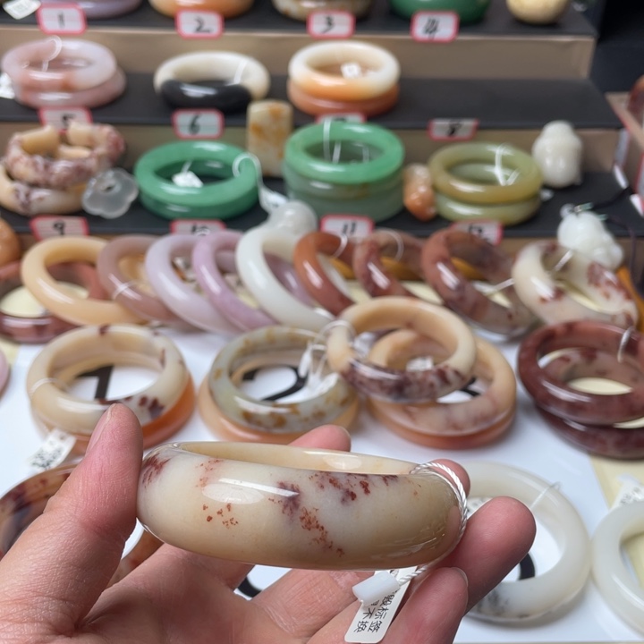 安****石英质玉未镶嵌手镯