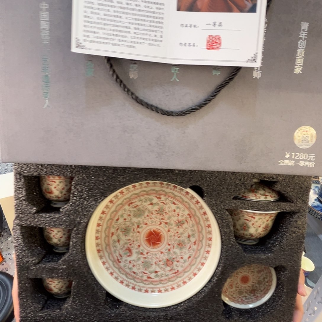 这些盖碗很漂亮！！！