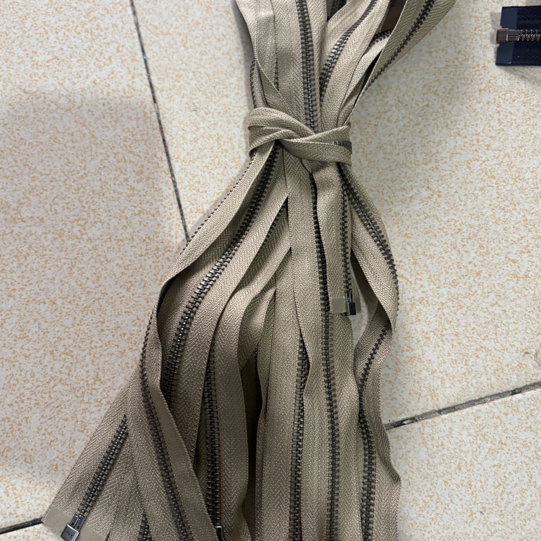 卡其色拉链一根（儿童拉链）