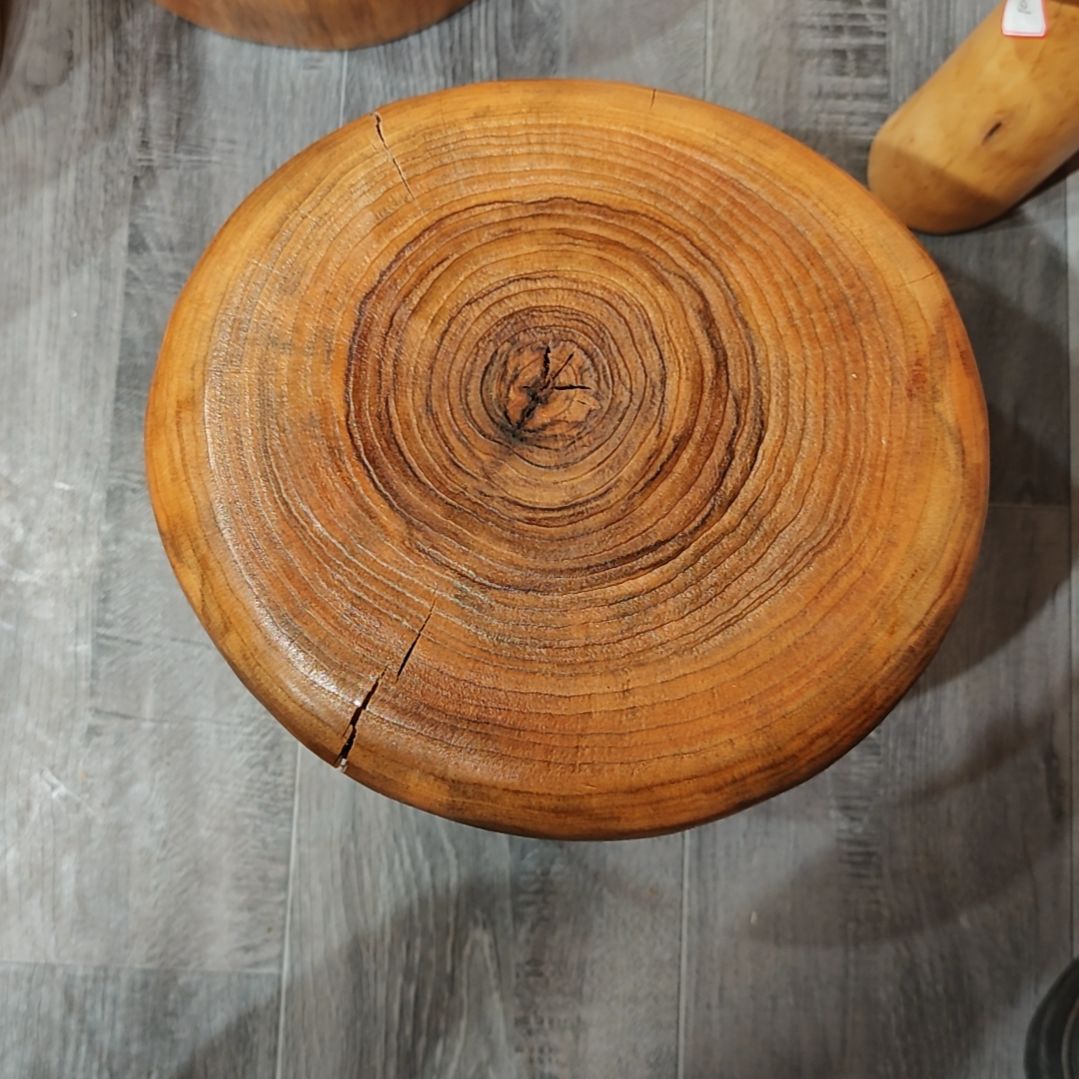 ·***g木（非红木类）蘑菇凳微瑕有裂