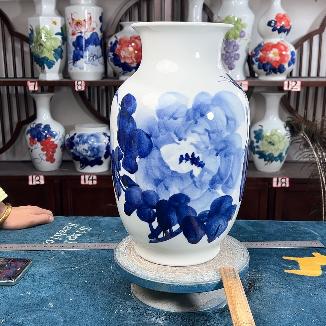 摆件景德镇陶瓷大冬青牡