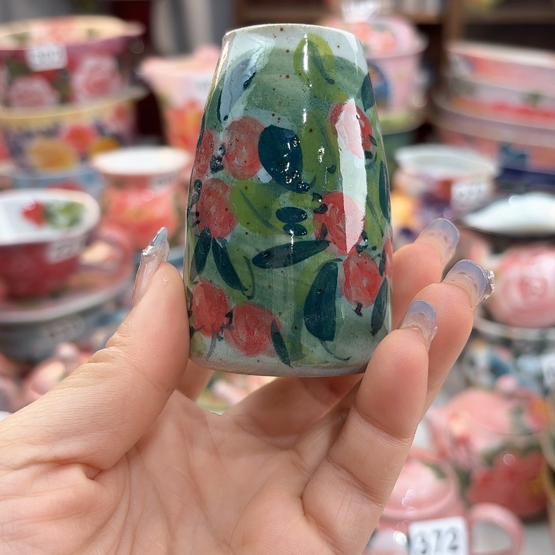 瓷片我不敢看电视我在床底下睡觉