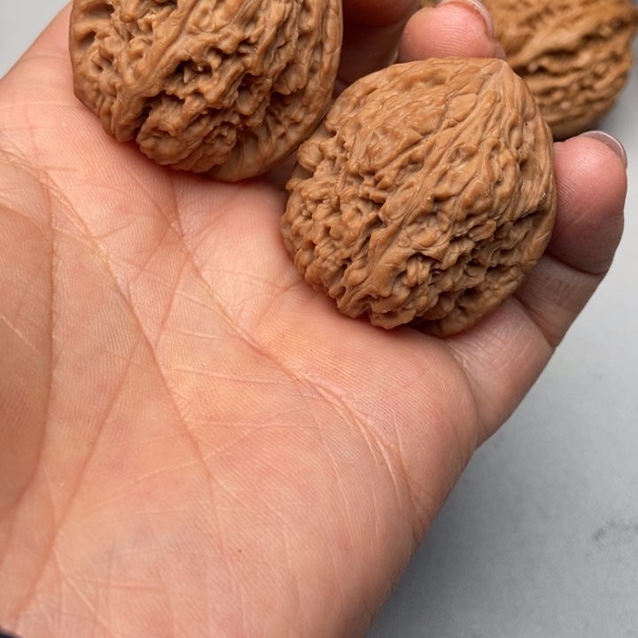 文玩核桃把件念*枭南疆