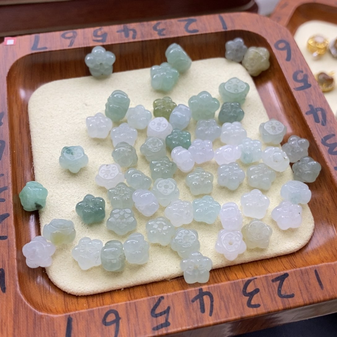 翡翠颈饰未镶嵌莲花珠45一颗可挑