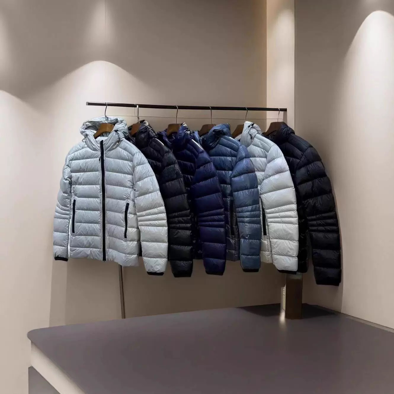 轻薄款连帽外套男女情侣休闲装冬季保暖时尚