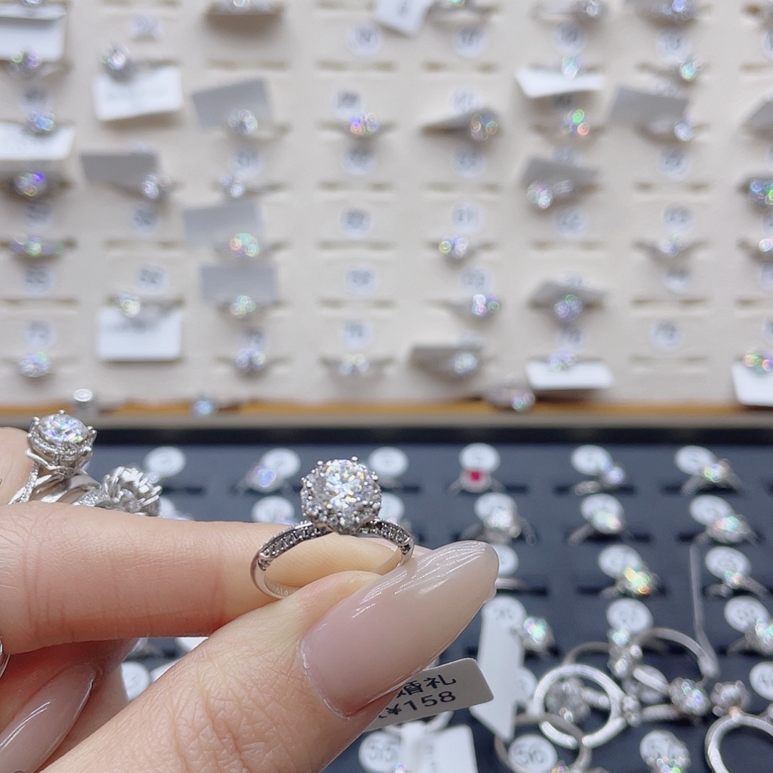 莫桑石非金属高定梦幻婚礼1克拉14圈