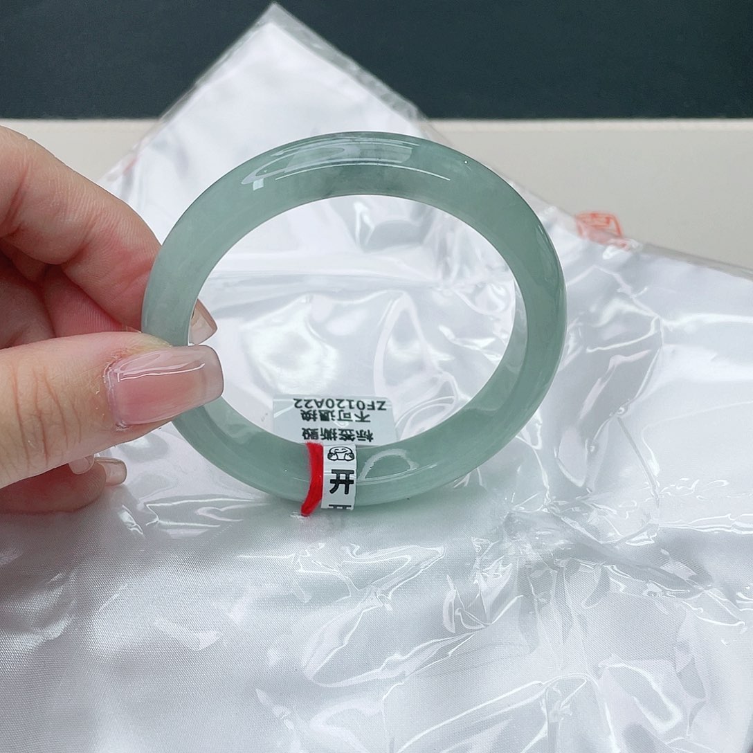 翡翠手镯未镶嵌正57