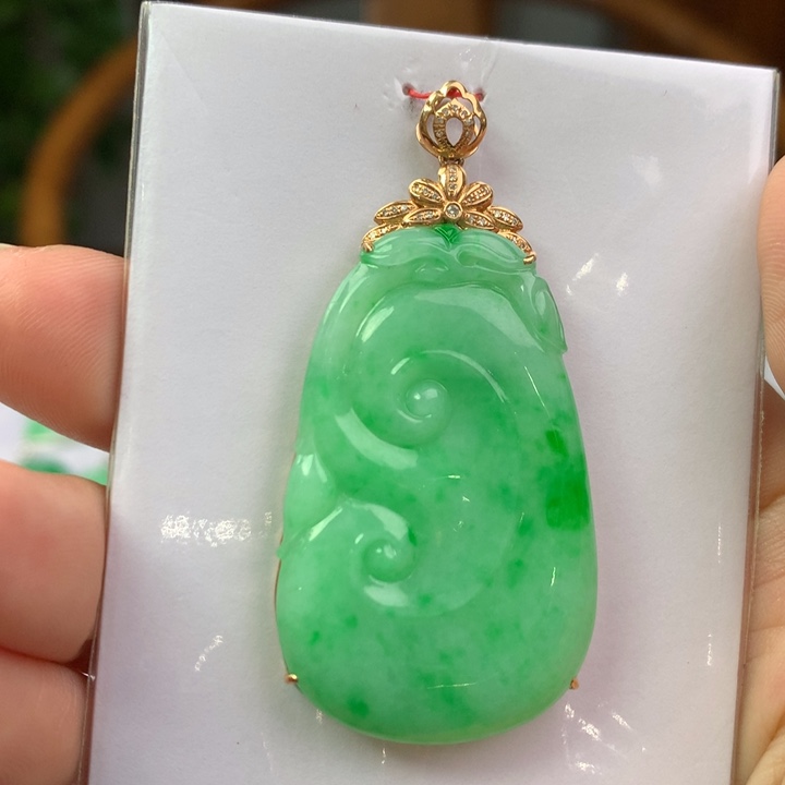 翡翠18K金镶嵌颈饰翡翠吊坠
