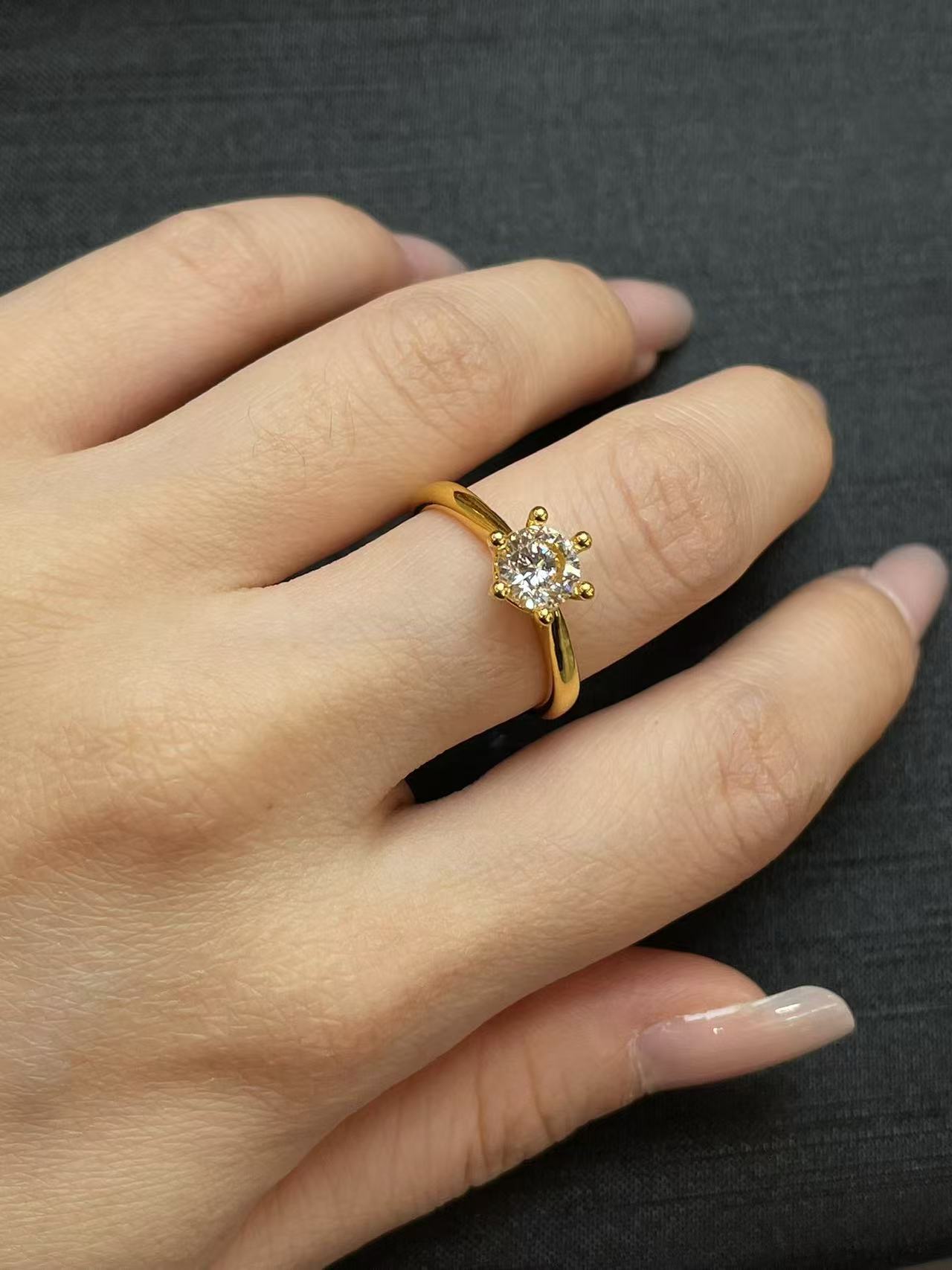 莫桑石【MT】18K 金六爪戒指