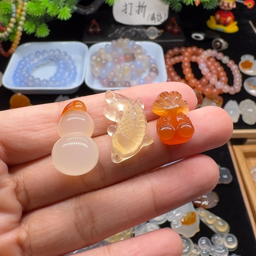 夏***雨玛瑙/玉髓颈饰未镶嵌