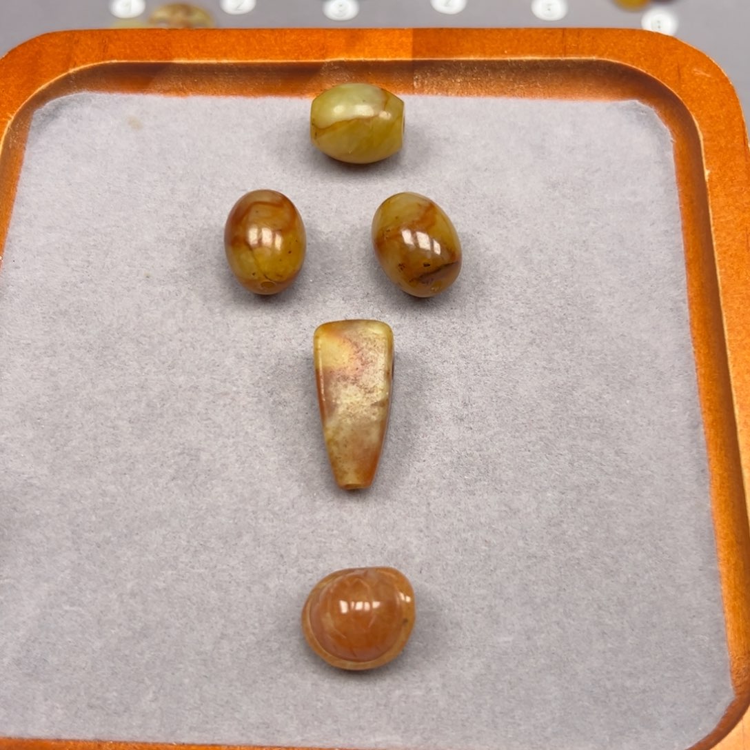 未镶嵌蛇纹石玉颈饰