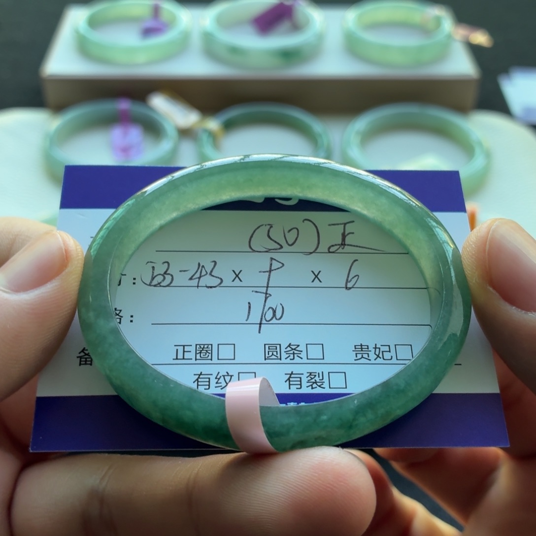 未镶嵌手镯翡翠  