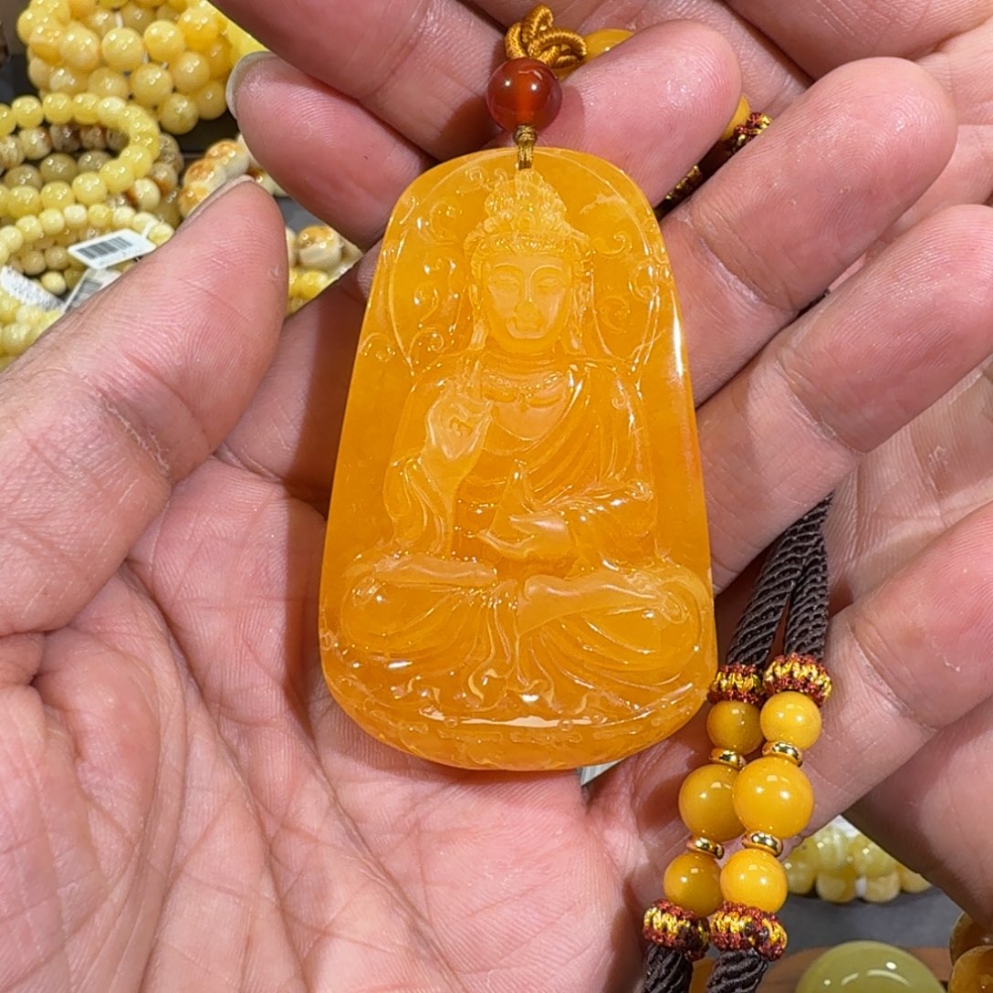 琥珀裸石未镶嵌焦皮料橘红蜡雕刻观音33.86