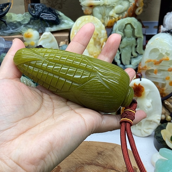 岫玉手把件未镶嵌