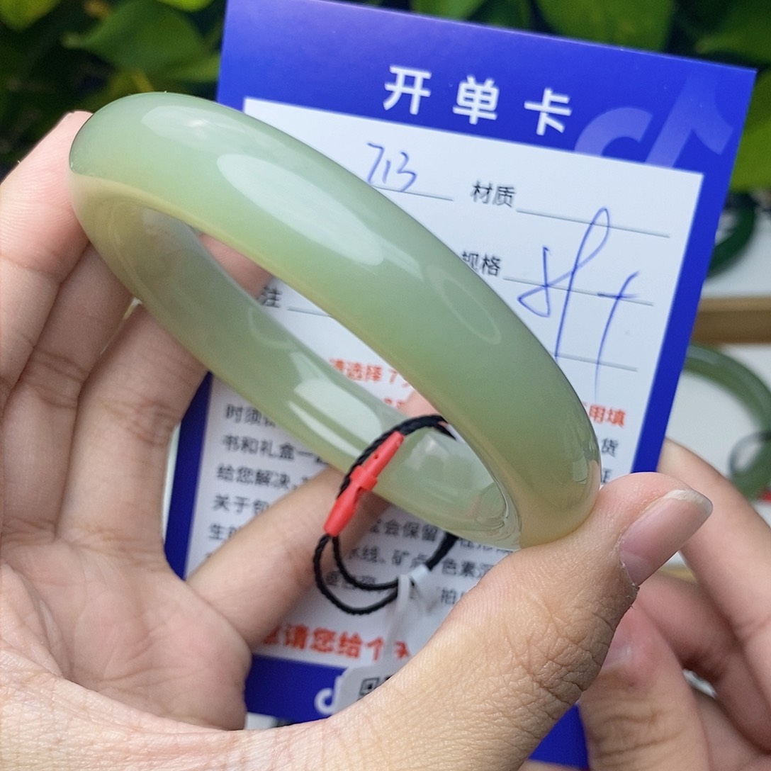 和田玉手镯未镶嵌cs