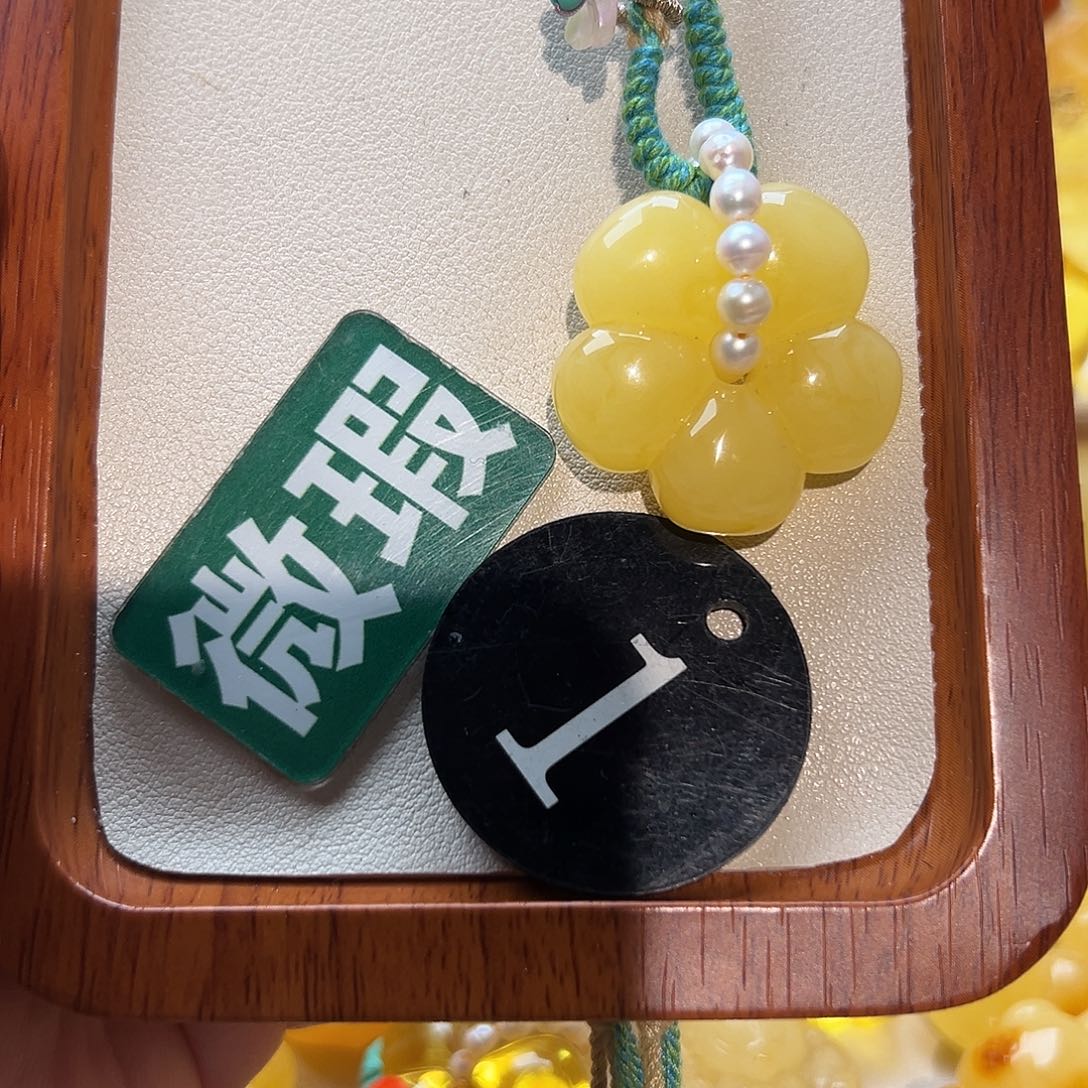 琥珀未镶嵌颈饰吊坠