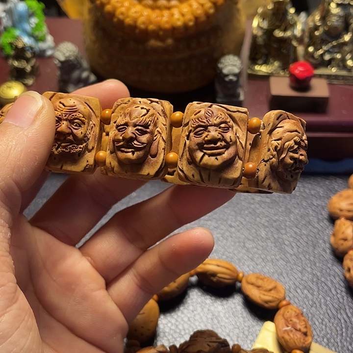 你****大桃核雕刻罗汉手牌