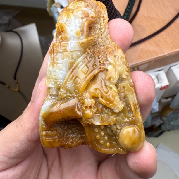 天然缅甸翡翠A货八破图三色料俏色巧雕手工雕刻特色玉石