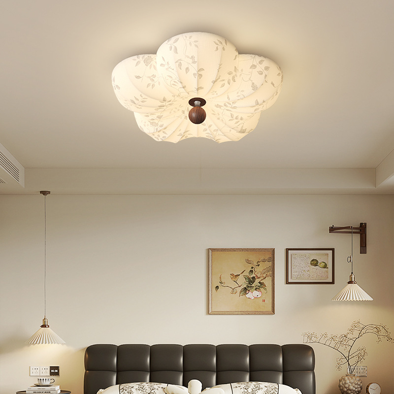 法式复古卧室吸顶灯中古实木布艺护眼主卧书房花朵灯具