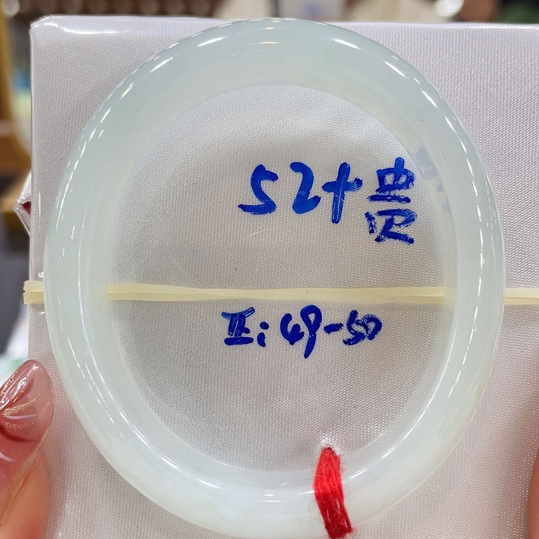 翡翠手镯未镶嵌翡翠手镯