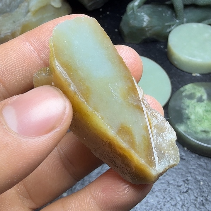 和田玉（糖玉）未镶嵌珠宝奇石