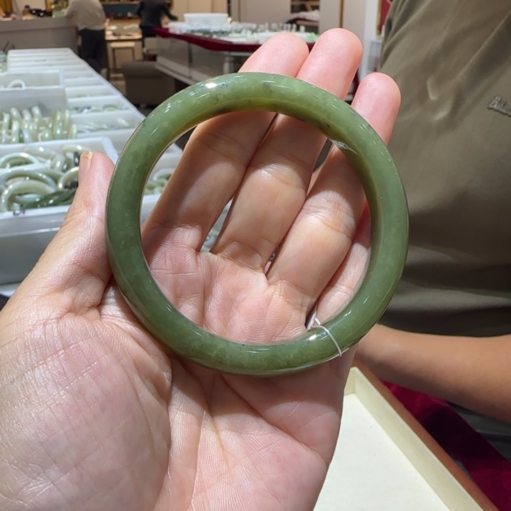 好***和田玉未镶嵌手镯729