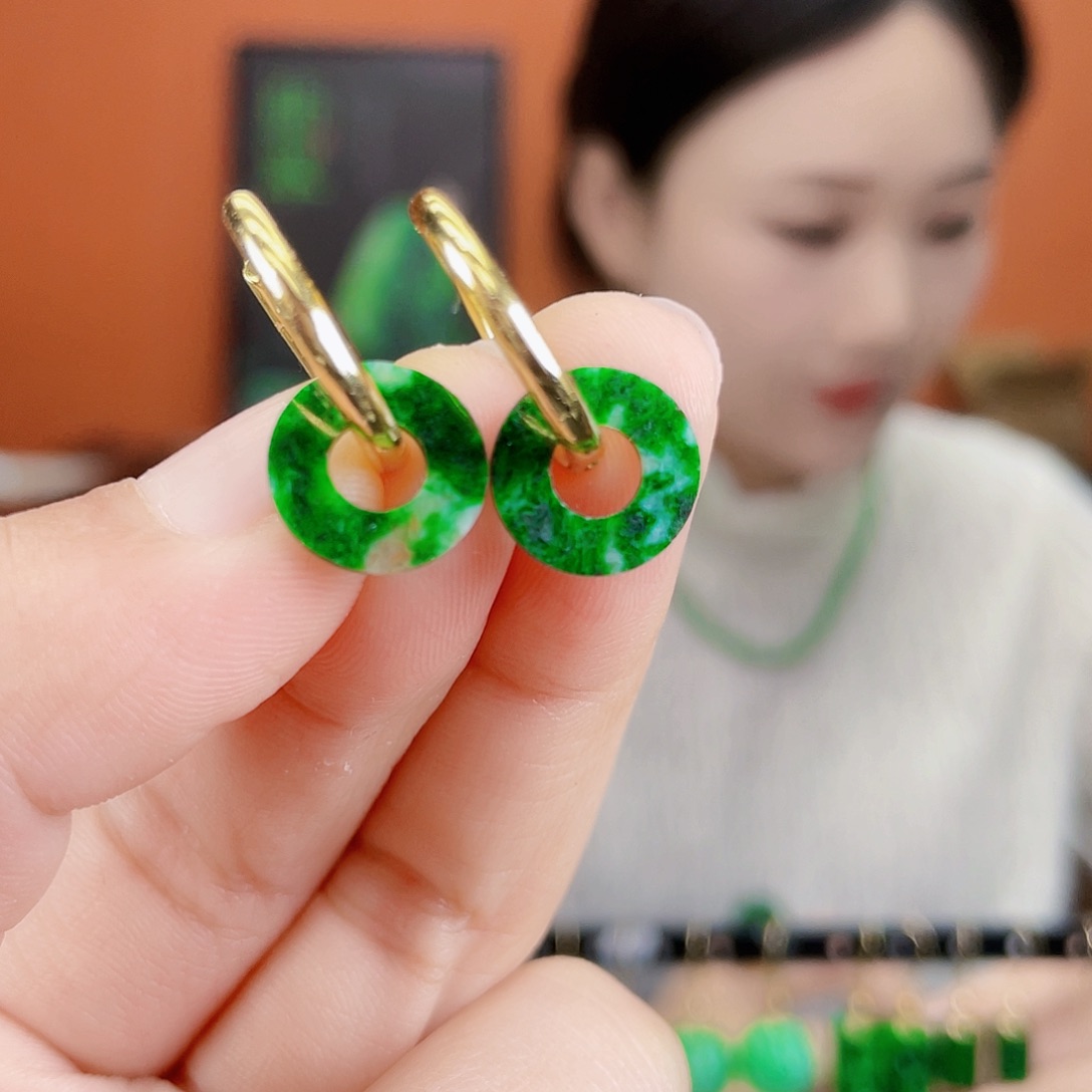 翡翠未镶嵌耳饰我